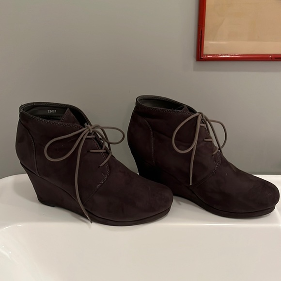 Journee Collection grey suede booties size 8.5 - Picture 1 of 8